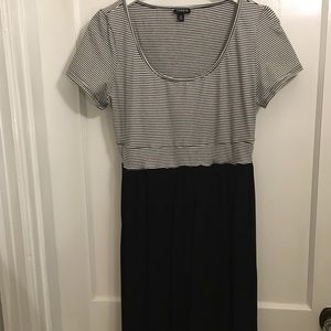Black and white dress with pockets!